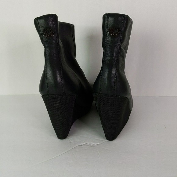 Adidas Black Leather Wedge Heel Bootie Ankle Boot Women Size 7.5 Pull On - Picture 5 of 9